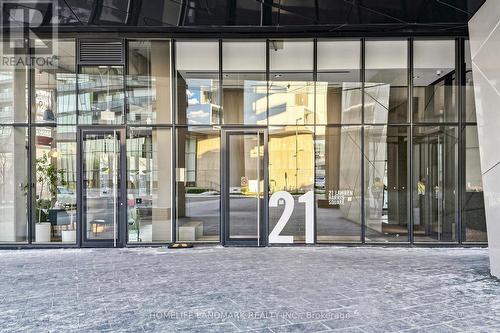 801 - 21 LAWREN HARRIS SQUARE , Toronto, Ontario M5A 0T4 5