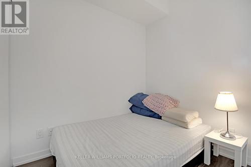 618 - 20 EDWARD STREET , Toronto, Ontario M5G 0C5 4