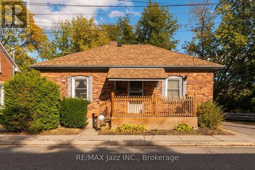 34 JACKSON AVENUE  Peterborough (Town Ward 3), ON K9J 5B9