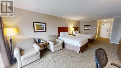 402 - 402 BAYSHORE - DEERHURST DRIVE  Huntsville (Chaffey), ON P1H 2E8