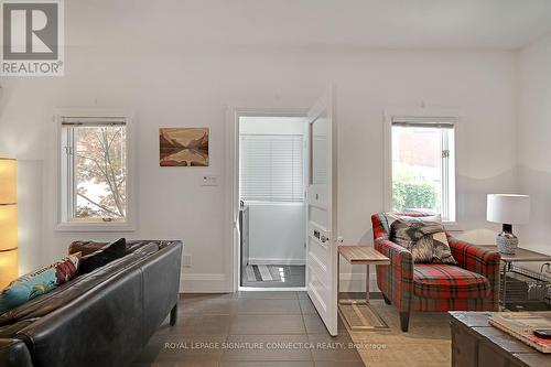 7 WAYS LANE , Toronto, Ontario M6J 2E8 5