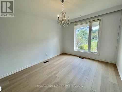 198 WATERLOO AVENUE , Toronto, Ontario M3H 3Z2 2