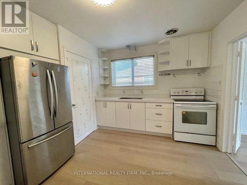 198 WATERLOO AVENUE , Toronto, Ontario M3H 3Z2 5