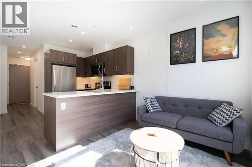 455 CHARLTON Avenue Unit# 402 , Hamilton, Ontario L8N 0B2 5