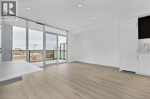 741 KING Street W Unit# 813 , Kitchener, Ontario N2G 1E5 3