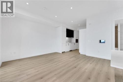 741 KING Street W Unit# 813 , Kitchener, Ontario N2G 1E5 4