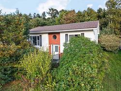 29 Roslyn Drive  Dartmouth, NS B2W 2M2