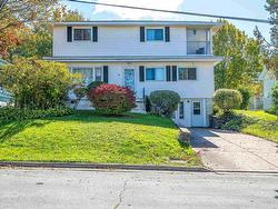 36 Erin Drive  Dartmouth, NS B2W 2B8