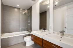 Salle de bains attenante à la CCP - 