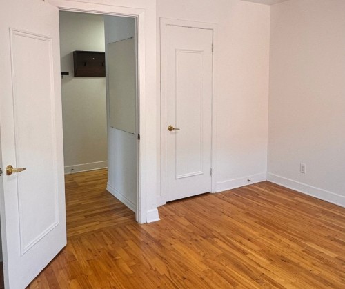 4-290 Rue Émile , Laval (Laval-des-Rapides), QC H7N 4L9 5
