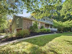 18 Sandstone ave Fall River, NS B2T 0G8