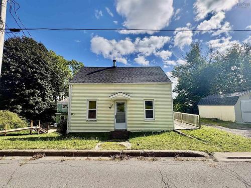 77 High Street  Pictou, NS B0K 1H0