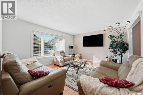62 Chomyn Crescent, Saskatoon, SK 