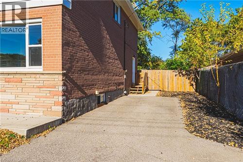 2373 BARCLAY Road , Burlington, Ontario L7R 2B7 4