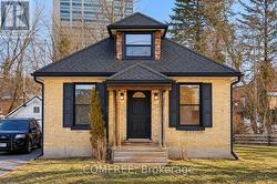 2 ESSON STREET  Kitchener, ON N2M 2T9