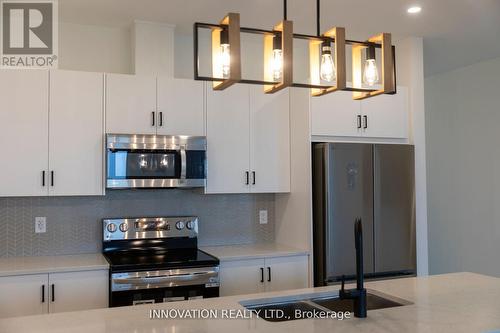 775 MAVERICK CRESCENT , Ottawa, Ontario K2S 2X2 4