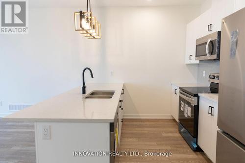 775 MAVERICK CRESCENT , Ottawa, Ontario K2S 2X2 5