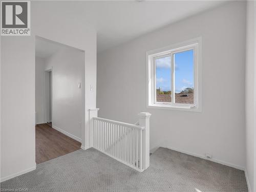 7 MAITLAND Street Unit# UPPER , Thorold, Ontario L2V 3A4 3