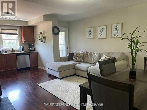4 - 701 HOMER WATSON BOULEVARD , Waterloo, Ontario N2C 0B5 2
