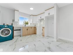 3432 60 ST NW  Edmonton, AB T6L 1E2