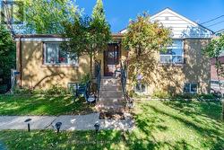 14 VERWOOD AVENUE Toronto, ON M3H 2K8