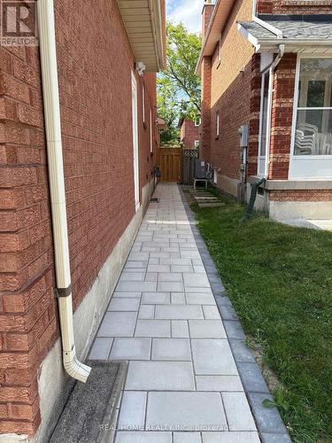 LOWER LEVEL - 34 LAGANI AVENUE , Richmond Hill, Ontario L4B 3E1 2