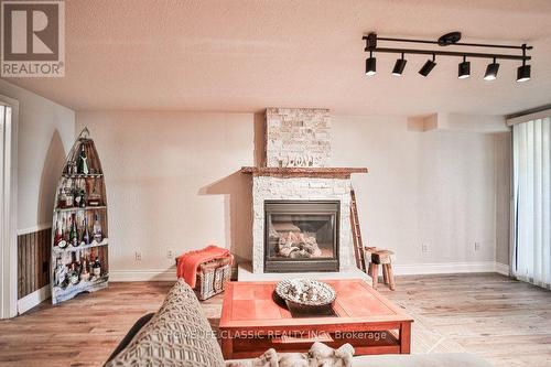 427 CROSSLAND GATE , Newmarket, Ontario L3X 1B9 3