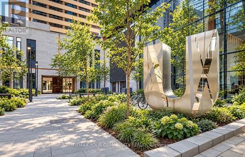 609 - 65 ST MARY STREET , Toronto, Ontario M5S 0A6 3