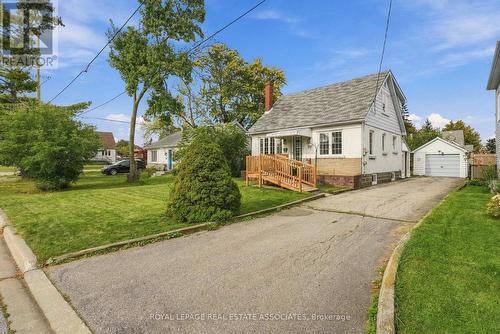989 PELHAM AVENUE  Mississauga, ON L5E 1L1