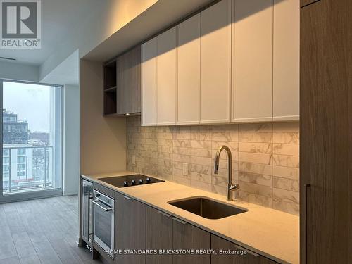 715 - 2020 BATHURST STREET , Toronto, Ontario M5P 3L1 5