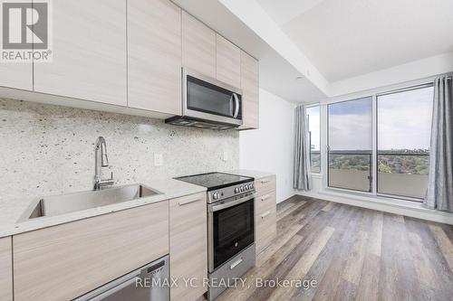 2110 - 75 CANTERBURY PLACE , Toronto, Ontario M2N 0L2 5