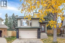 28 Hawkcliff Place NW  Calgary, AB T3G 2S2