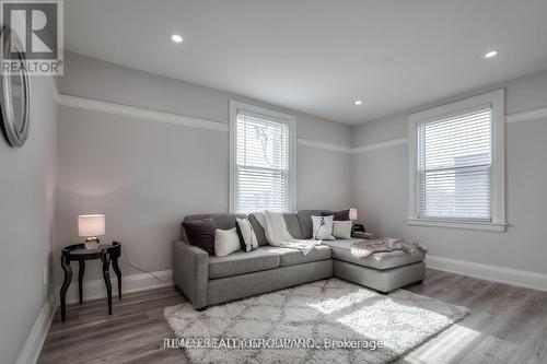 3 - 1492 DUNDAS STREET E , Toronto, Ontario M4M 1S9 5