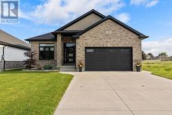 3910 PARK STREET Plympton-Wyoming (Plympton Wyoming), ON N0N 1E0