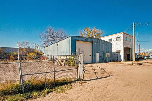 805 Bickerton St, Winnipeg, MB 
