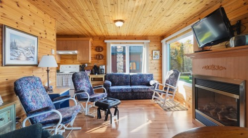 Salon - 93 9E Rang, Saint-Benoît-Labre, QC 