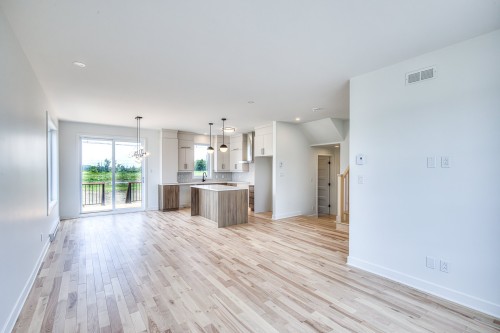 578 Rue F.-X.-Garneau , Salaberry-de-Valleyfield, QC J6S 0P2 5