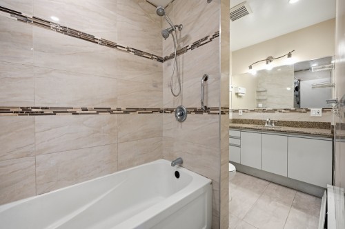 Salle de bains - 193 Rue Hyman, Dollard-Des-Ormeaux, QC - Indoor Photo Showing Bathroom