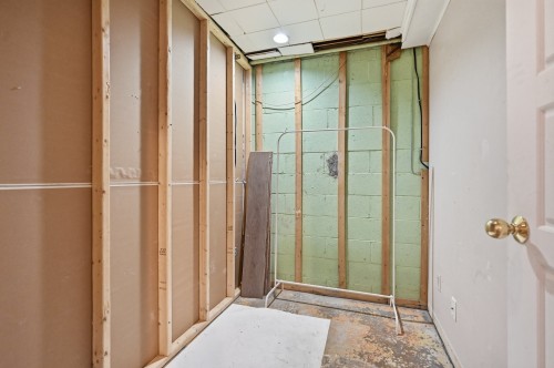 Rangement - 193 Rue Hyman, Dollard-Des-Ormeaux, QC - Indoor Photo Showing Bathroom