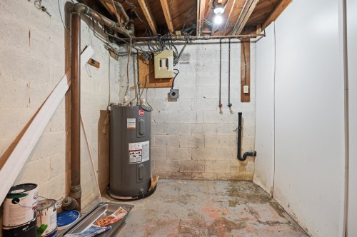 Salle de lavage - 193 Rue Hyman, Dollard-Des-Ormeaux, QC - Indoor Photo Showing Basement