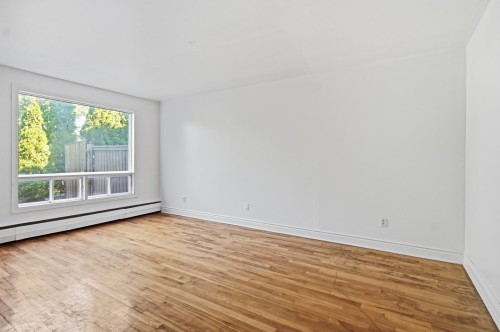 Salon - 193 Rue Hyman, Dollard-Des-Ormeaux, QC - Indoor Photo Showing Other Room