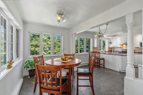Coin-repas - 30 Rue Du Midi, Morin-Heights, QC - Indoor With Fireplace