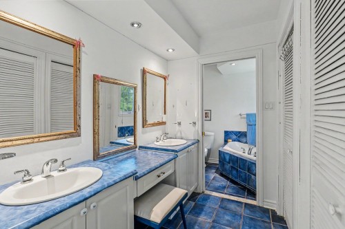 Salle de bains attenante à la CCP - 30 Rue Du Midi, Morin-Heights, QC - Indoor Photo Showing Bathroom