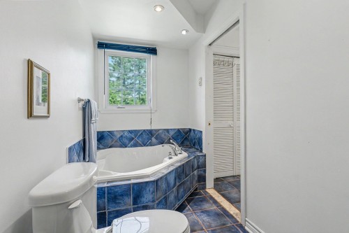 Salle de bains attenante à la CCP - 30 Rue Du Midi, Morin-Heights, QC - Indoor Photo Showing Bathroom