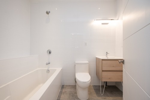 Salle de bains - 5172 9E Avenue, Montréal (Rosemont/La Petite-Patrie), QC - Indoor Photo Showing Bathroom