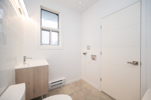 Salle de bains - 5172 9E Avenue, Montréal (Rosemont/La Petite-Patrie), QC - Indoor Photo Showing Bathroom