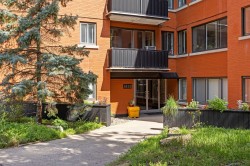 Façade - 