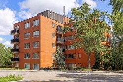 Façade - 