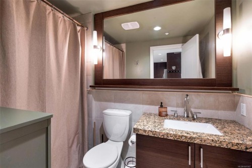 #720-1400 Lynburne Pl, Langford, BC - Indoor Photo Showing Bathroom
