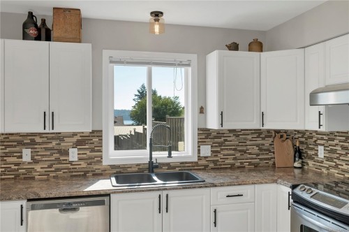 #A-331 Mclean St, Campbell River, BC - Indoor Photo Showing Kitchen With Double Sink With Upgraded Kitchen